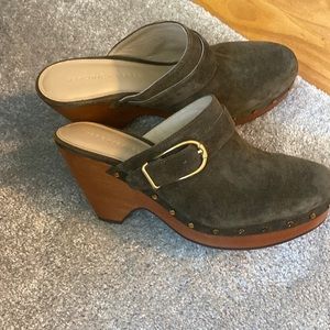 Veronica beard clog